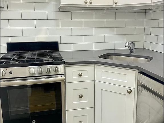 4th image of 1324 2nd Ave APT 2D