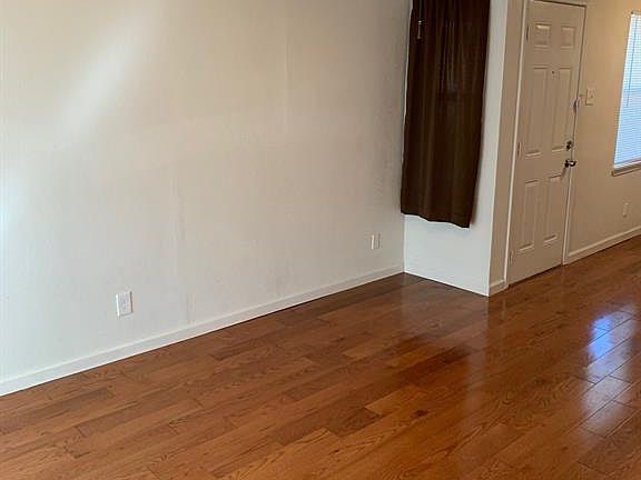 3rd image of 101 Tulip Dr