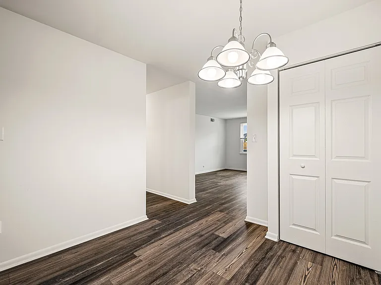 Middleboro Crest Apartments — Photo 21