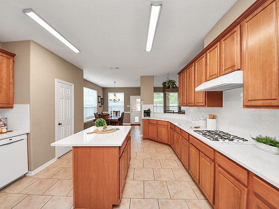 2nd image of 611 Mosman Ct