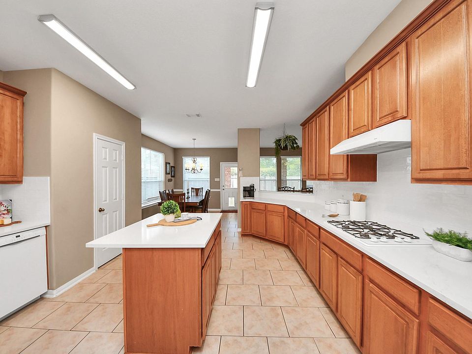 1st image of 611 Mosman Ct