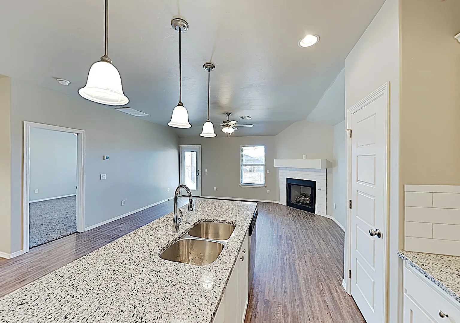Spacious 4 Bedroom 2 Bath Home in Deer Creek Schools! — Photo 4