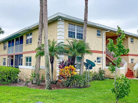 2nd image of 1538 SE Royal Green Cir #103