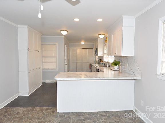 5th image of 378 Center St #1