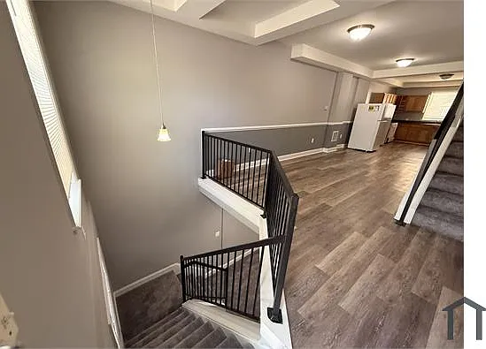 742 N Kenwood Ave — Photo 1