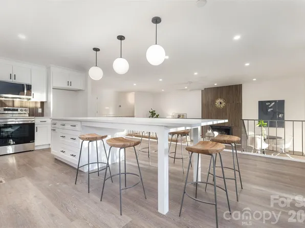 1184 Molokai Dr, Tega Cay, SC 29708