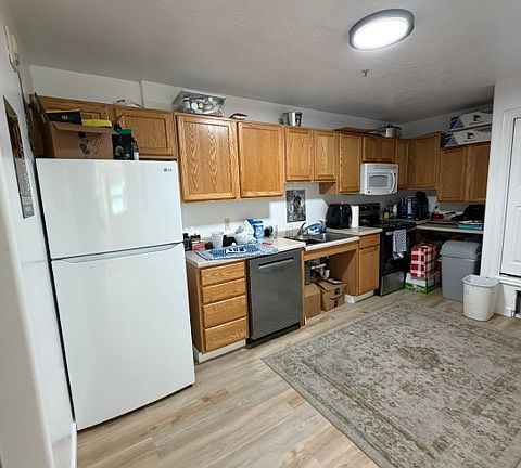 2nd image of 785 E 560 N #106