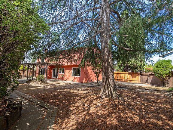 4th image of 3207 Pelham Court