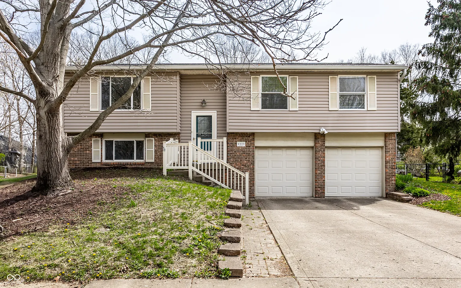 9229 Thrushwood Ln photo 1