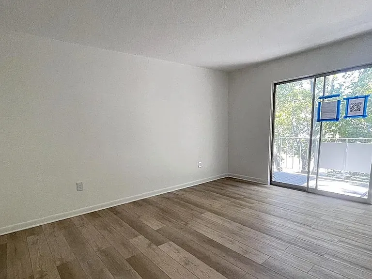 31 Vine Street — Photo 13