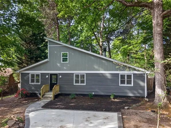 2913 Marthas Pl, Greensboro, NC 27408