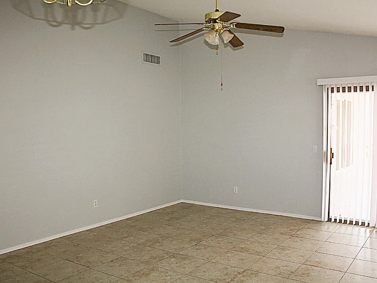 13232 W Desert Ln — Photo 4