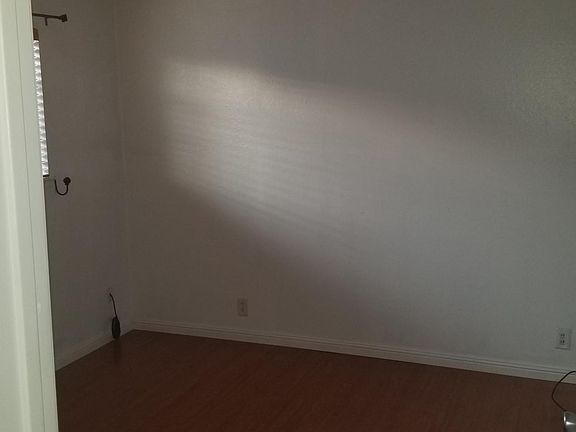 5th image of 212 Pamela Ave