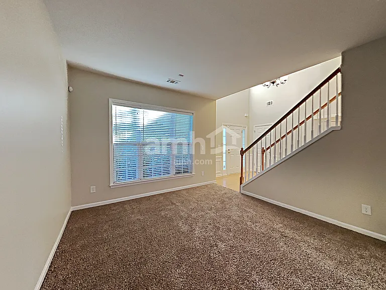 916 Bendleton Dr — Photo 7