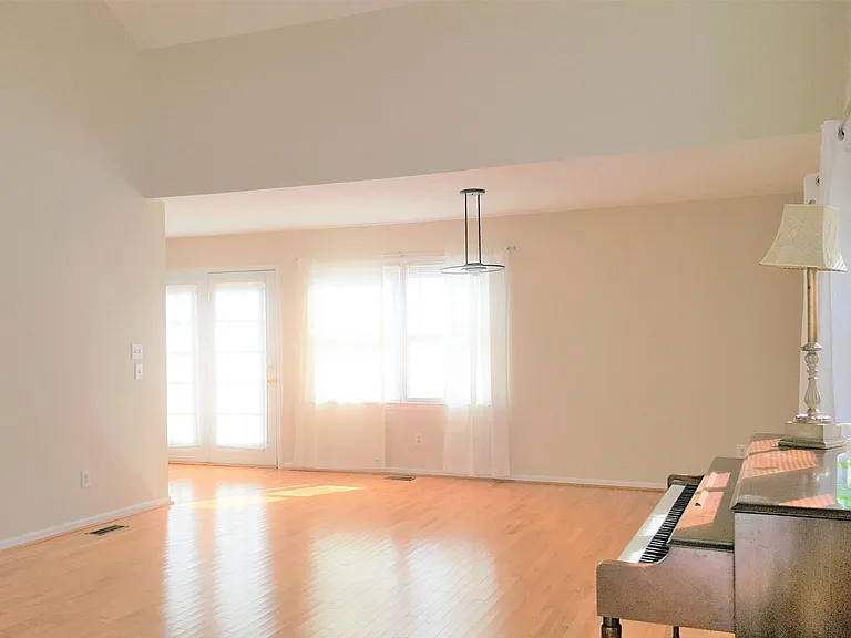 102 Duncan Ct #B — Photo 3