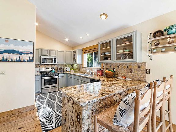 4th image of 12483 Sierra Dr