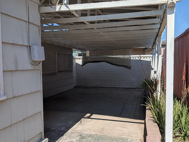 2401 Lomita Verde Dr — Photo 23