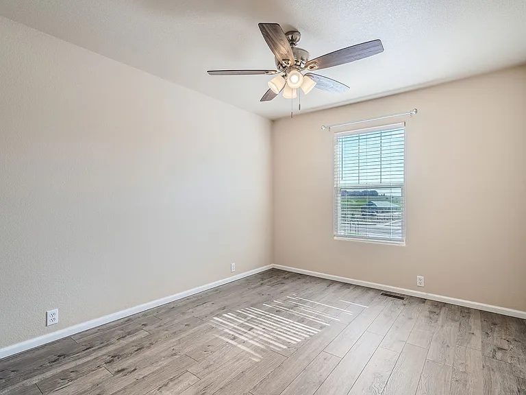 7669 Sandy Springs Point — Photo 10