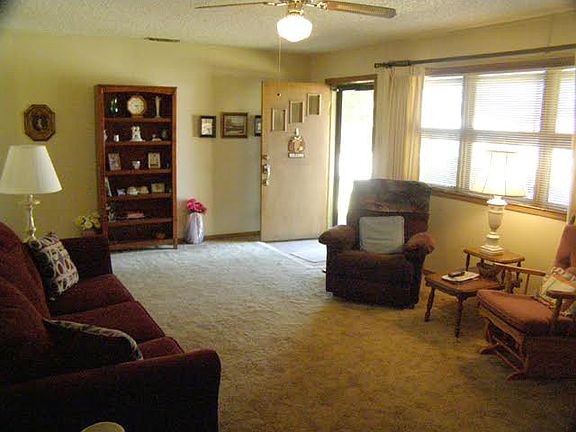 3rd image of 1711 Rose Ave