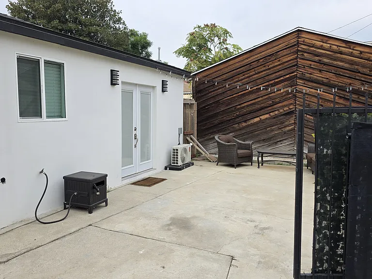 1008 N Orchard Dr — Photo 2
