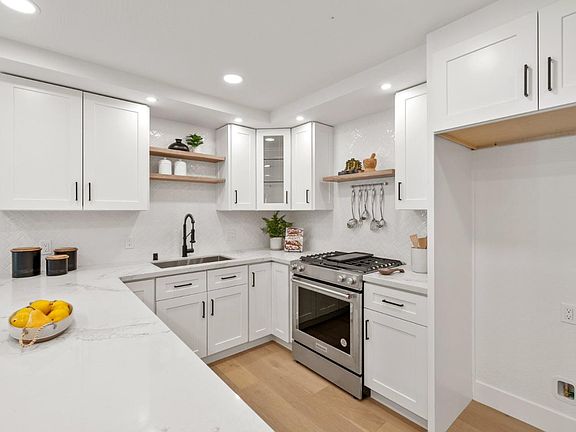3rd image of 1 Bayview Ave Unit 12