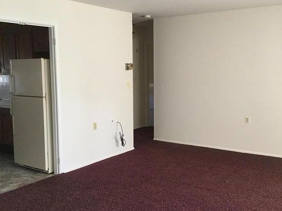 5th image of 560D Portsmouth Dr