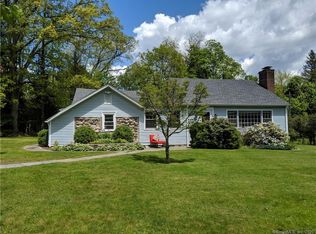 32 Knapp Ln, New Canaan, CT 06840