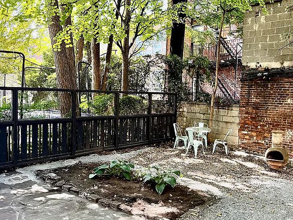5th image of 36 Willow Pl APT 2