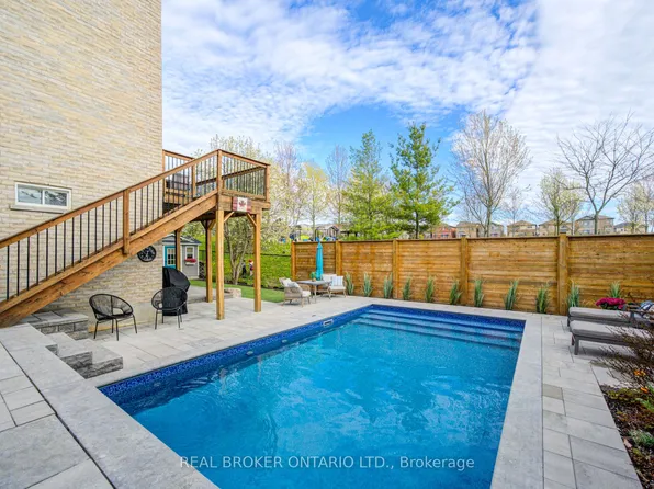 21 Mynden Way, Newmarket, ON L3X 3A7