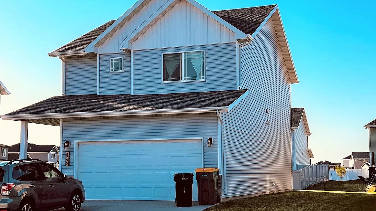 4 bed, 3.5 bath, 2201 sqft, $2,350 — Photo 2