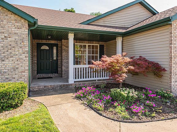 2nd image of 56 Annebriar Dr
