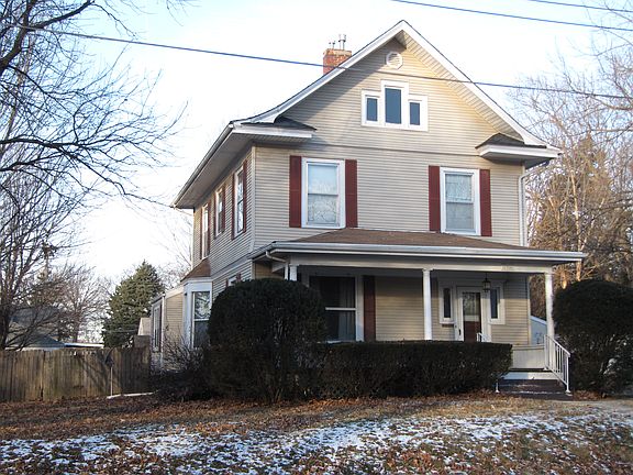 3rd image of 1916 S Norton Ave