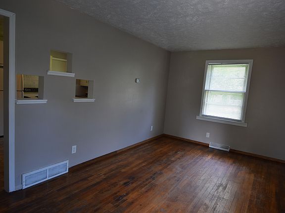 4th image of 117 E Louis St
