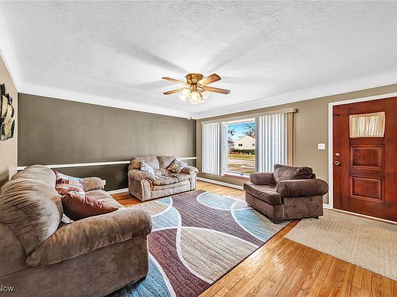 5th image of 31700 Ronald Dr