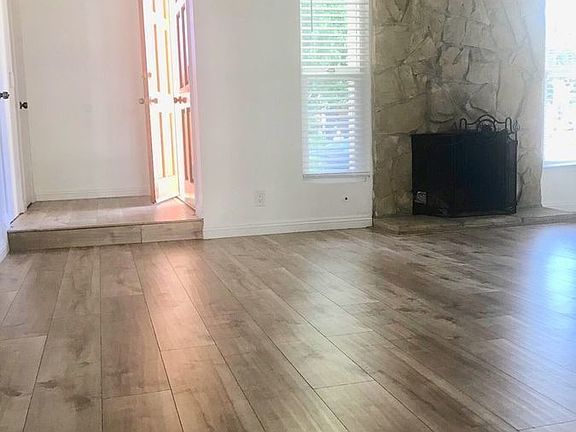 5th image of 20329 Elkwood St