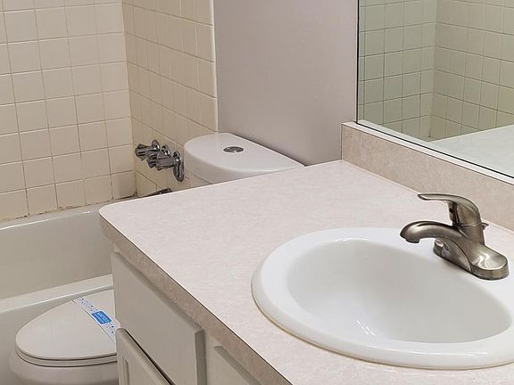 3rd image of 1700 Four Oaks Rd APT 321