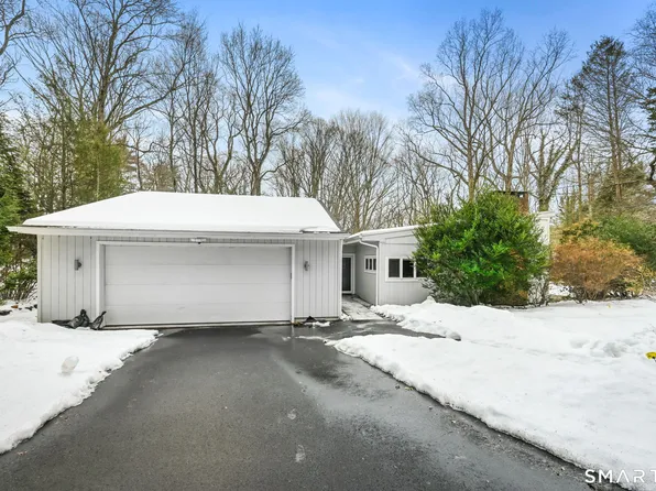 15 Four Brooks Circle, Stamford, CT 06903