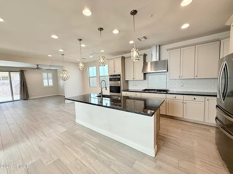 2366 W Gloria Ln — Photo 5