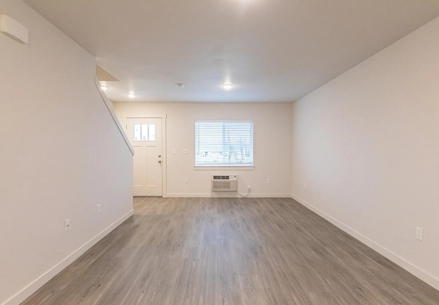 2 bed, 1.5 bath, 1015 sqft, $1,659 — Photo 2