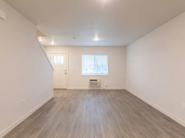 101 N 7th Ave Townhome A, Cornelius, OR 97113