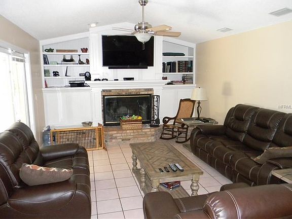2nd image of 2093 Newbury Ct