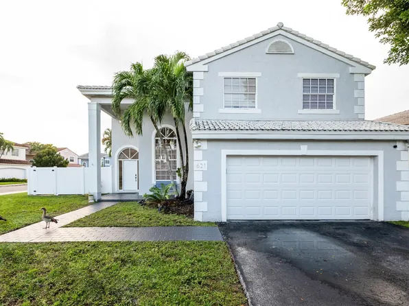 621 Lakeshore Terrace, Davie, FL 33325