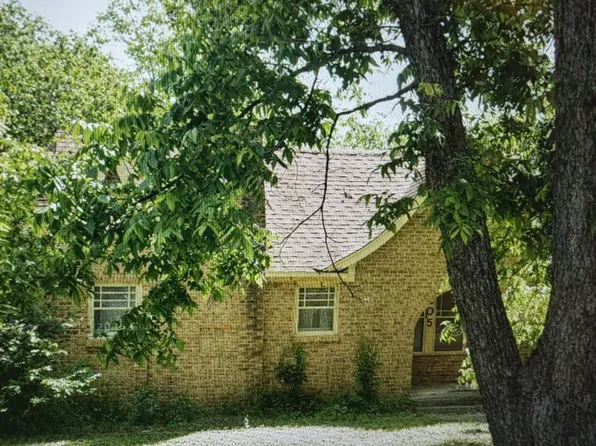 205 Bellevue Dr, Cleburne, TX 76033