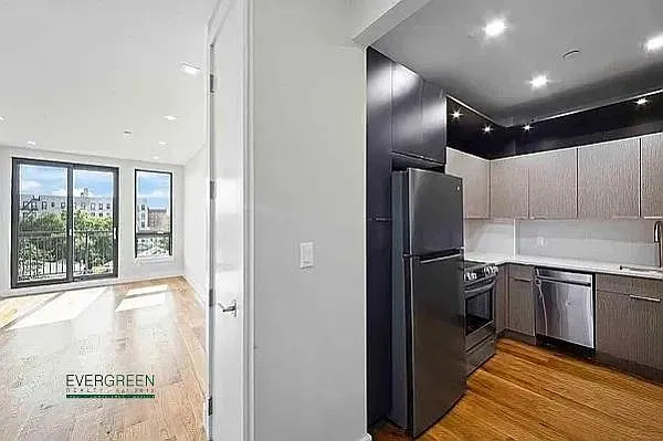 948 New York Ave — Photo 2