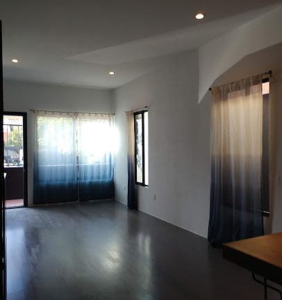 4th image of 2121 Columbia St #2