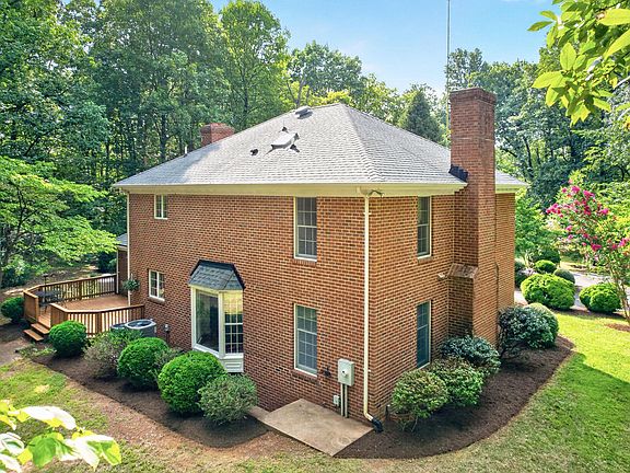 5th image of 7501 Moormont Rd