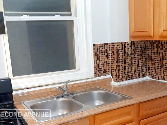 4th image of 8239 S Woodlawn Ave