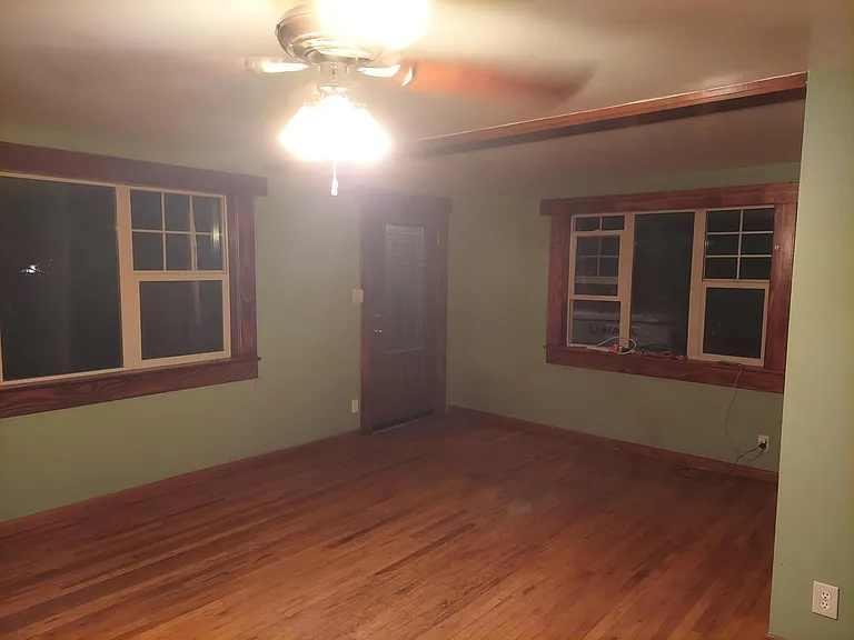 196 N 200 E — Photo 2