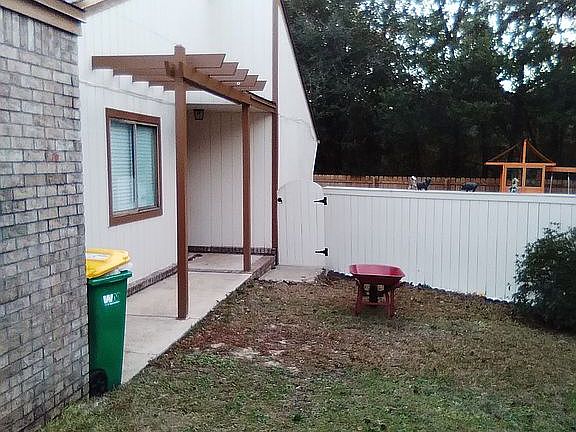 3rd image of 212 Bartonwood Ct