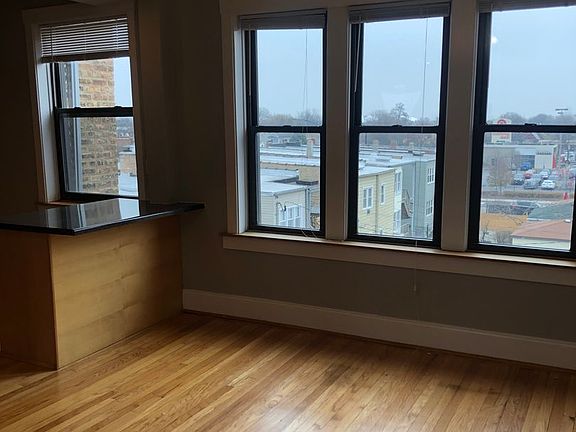 2nd image of 3549 N Whipple St #3